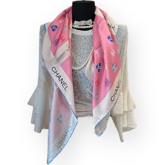 CHANEL Logo Pink Scarf - Picture 4 of 7